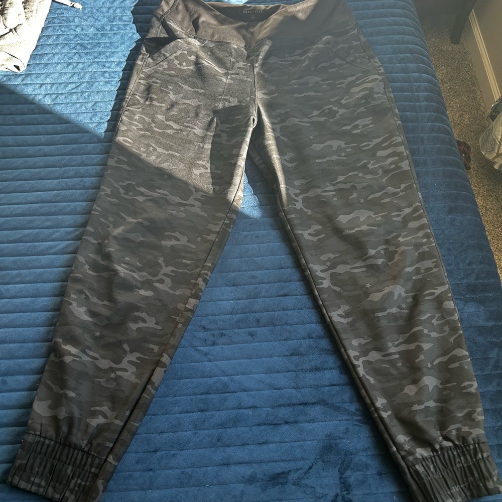 Goal 5 Joggers Size Medium Camo